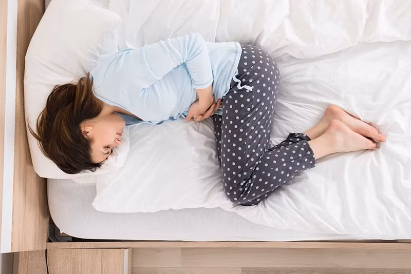 Do áp lực công việc, ăn uống không điều độ nên nhiều người đã từng bị đau dạ dày và không coi trọng căn bệnh này. Thế nhưng có một loại đau bụng cực kỳ nguy hiểm, bạn phải hết sức cảnh giác, nếu không có thể tạo điều kiện cho tế bào ung thư phát triển.