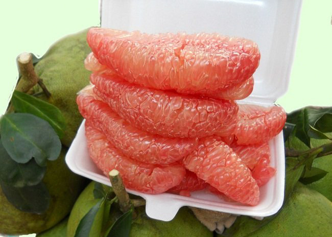 Để đảm bảo an toàn, khuyến cáo không nên ăn bưởi trong vòng 72 giờ trước và sau khi dùng thuốc. Nếu bạn thường ăn bưởi, nên chủ động hỏi ý kiến bác sĩ hoặc dược sĩ về tương tác thuốc và các thông tin liên quan khác.