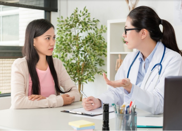 5. Sợ rắc rối, ngại khám sức khỏe: Một số người luôn cảm thấy mình không sao, lại lười đi khám sức khỏe, ngại đến bệnh viện. Cứ như vậy, họ thường không biết đầy đủ về tình trạng thể chất của bản thân, điều này có thể dễ dàng mang đến những nguy cơ an toàn cho sức khỏe.