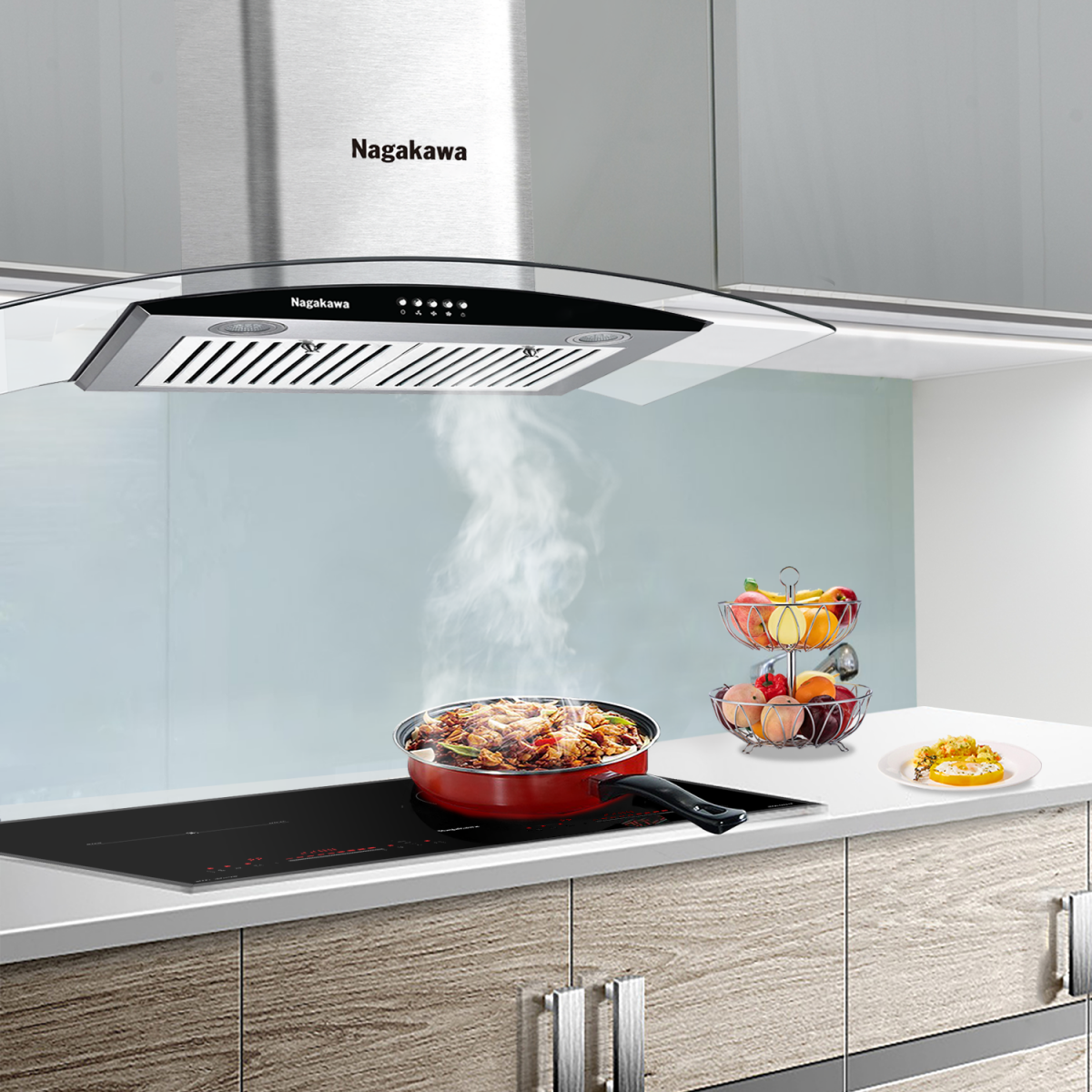 3. Tiết kiệm điện: Hiện nay nhiều nhà lắp đặt máy hút mùi, hút khói nhưng một số người cao tuổi đã quen tiết kiệm nghĩ là rất tốn điện nên không chịu bật lên. Họ không biết rằng, khói dầu mỡ trong quá trình nấu nướng sẽ gây tác hại lớn cho cơ thể.