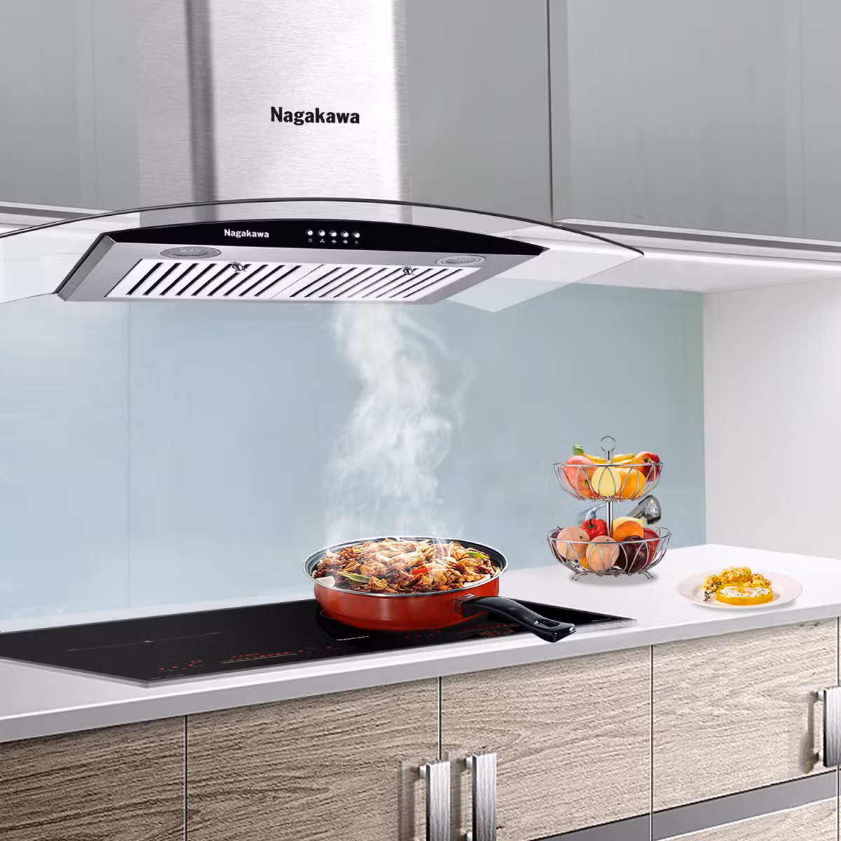 3. Tiết kiệm điện: Hiện nay nhiều nhà lắp đặt máy hút mùi, hút khói nhưng một số người cao tuổi đã quen tiết kiệm nghĩ là rất tốn điện nên không chịu bật lên. Họ không biết rằng, khói dầu mỡ trong quá trình nấu nướng sẽ gây tác hại lớn cho cơ thể.