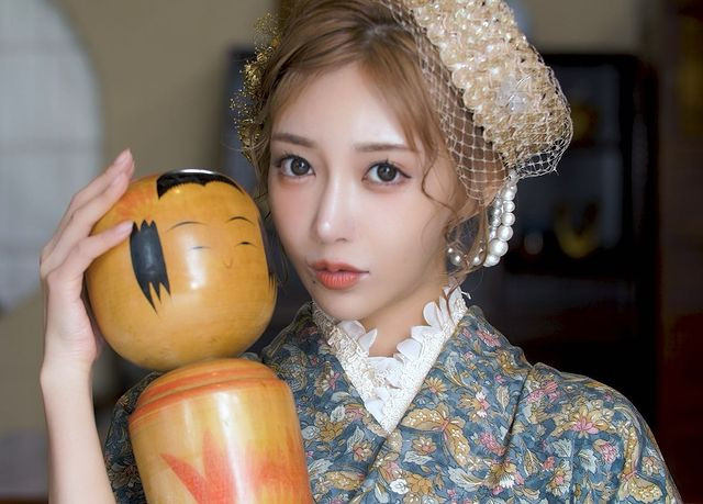 Nhiều fan hâm mộ nữ của Asuka Kirara khẳng định rằng, họ học hỏi được nhiều từ cách phối đồ, trang điểm của thần tượng.