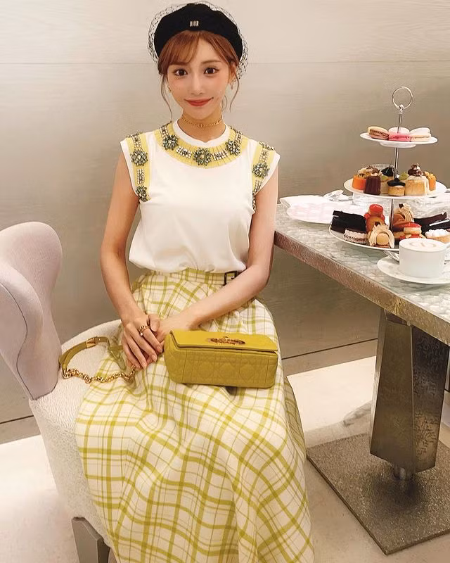 Họ cho rằng đó chỉ là lỗi nhỏ và Asuka Kirara không hề cố ý. Trong hầu hết các hoạt động, nữ thần vẫn luôn giữ được phong độ thời trang đỉnh cao của mình.