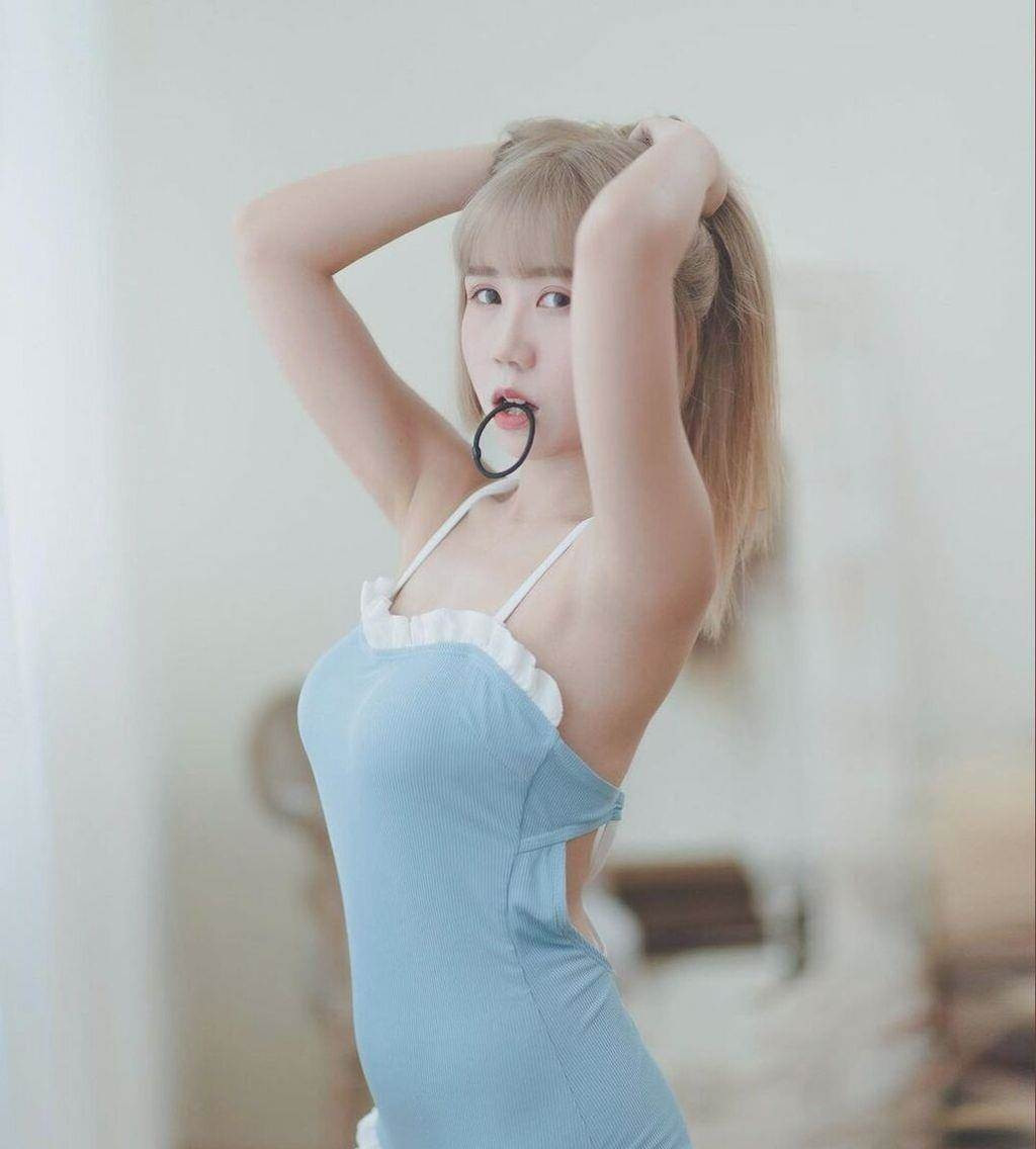 Ngoài ra, gu thời trang của của Ti Ti cũng rất thu hút giới trẻ. Nhiều fan hâm mộ của Ti Ti là nữ giới, họ cho rằng phong cách biến hóa của hot girl gợi cảm đã truyền cảm hứng cho mình.