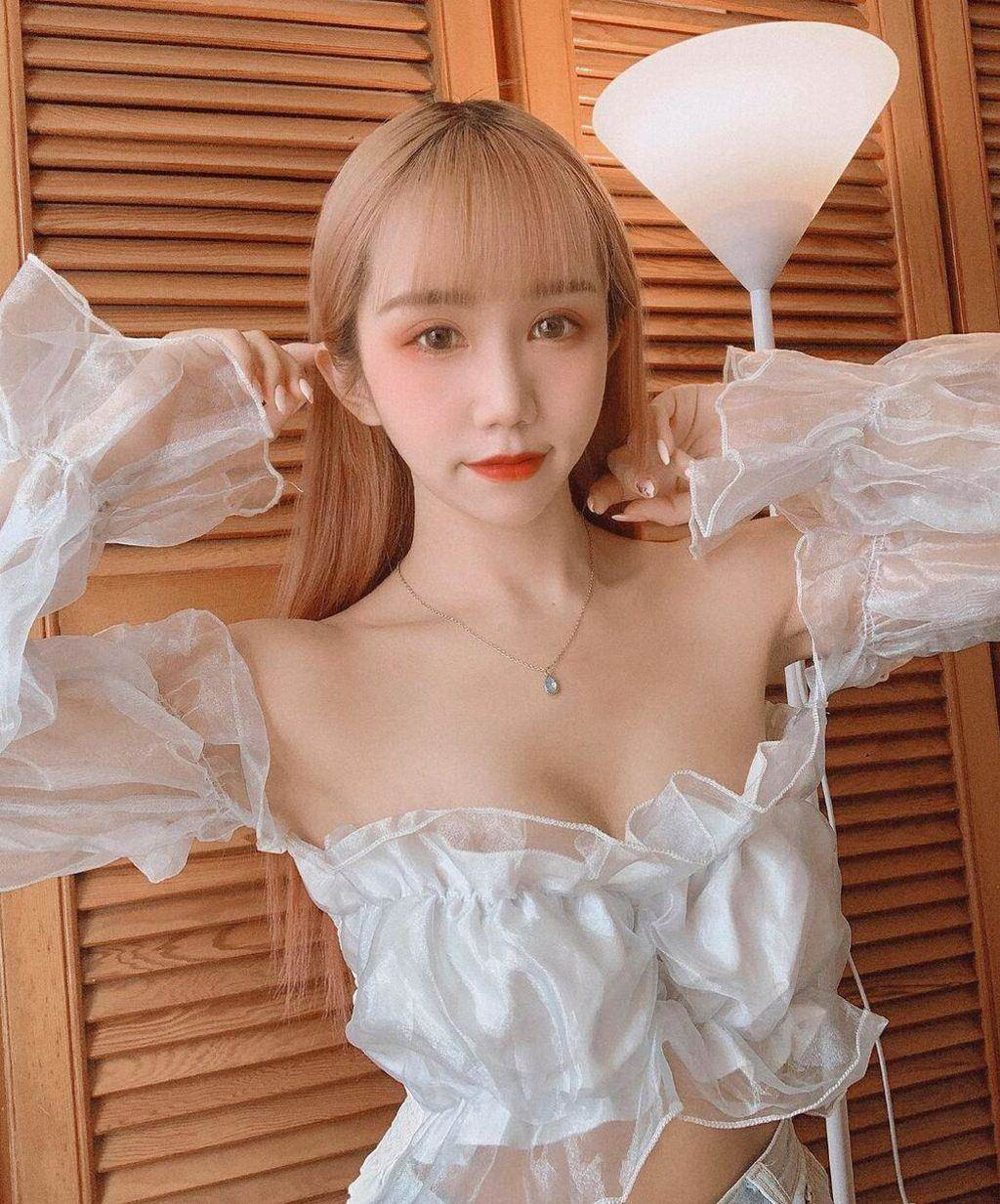 Qua những hình ảnh mà Ti Ti chia sẻ, có thể thấy quả thực cô nàng hot girl xinh đẹp này có phong cách đa dạng, biến hóa, hiếm khi trùng lặp.