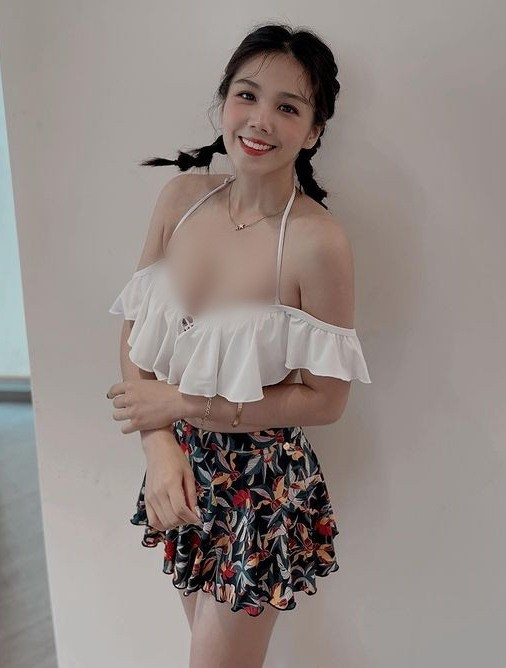 Khuôn mặt ngọt ngào, đường nét sắc sảo, thân hình quyến rũ cùng với phong cách thời trang trẻ trung, táo bạo, Dương Thần Hi hút hồn người hâm mộ qua những hình ảnh nuột nà của mình.