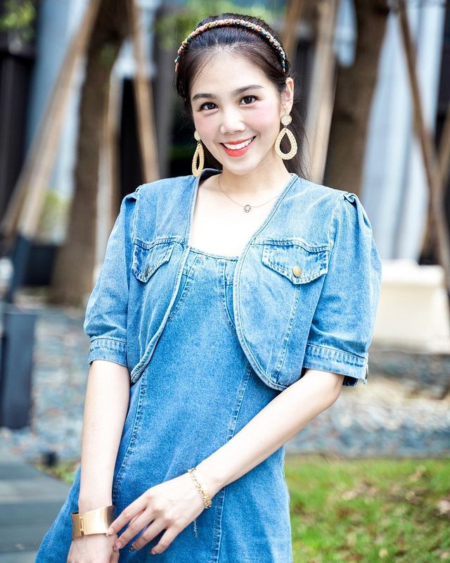 Nhiều người nhận xét rằng, dù diện phong cách nào, hot girl gợi cảm Dương Thần Hi cũng vẫn xinh đẹp, bắt mắt.