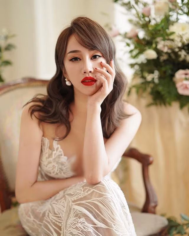 Lâm Bội Dao là nữ tiếp viên hàng không rất nổi tiếng ở Đài Loan. Cô nàng nổi lên sau khi tham gia một chương trình truyền hình ăn khách. Nhờ gương mặt xinh đẹp, thân hình bốc lửa, Lâm Bội Dao thu hút được đông đảo sự chú ý của mọi người.