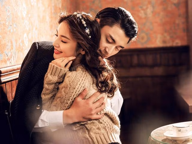 Biết nhiều hơn về bản thân và đối tác của bạn có thể mang lại một những giây phút thăng hoa hơn nhiều. Ngoài ra, nhiều phụ nữ cảm thấy, giọng trầm của đàn ông rất gợi cảm khi quan hệ tình dục. Vì vậy, việc đàn ông trò chuyện, khơi gợi khi ân ái cũng vô cùng quan trọng, bạn hãy thử nhé.