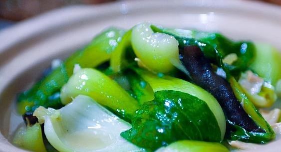 Thêm nữa, rau xanh không đắt, bạn có thể mua và ăn rau tươi mỗi ngày. Đặc biệt nhắc nhở những người trung niên và cao tuổi, đừng gây thêm tổn thương cho cơ thể chúng ta chỉ vì tiết kiệm vài đồng rau cỏ này.