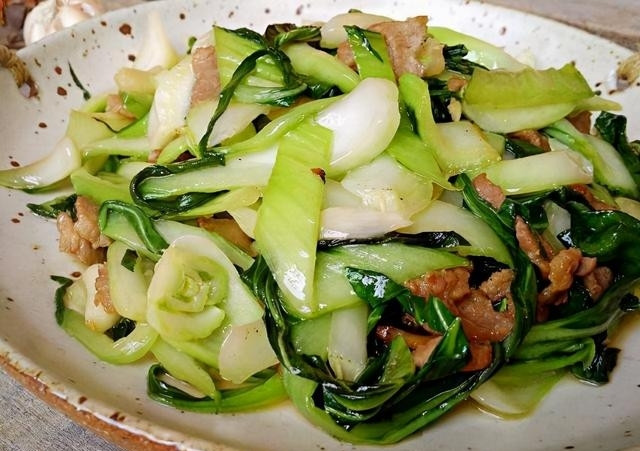 Nitrit khi được đi vào cơ thể sẽ tiếp xúc với axit amin và tạo ra nitrosamine. Nitrosamine được tổ chức y tế thế giới WHO xếp hạng là một chất gây ung thư mạnh. Vì vậy, mỗi khi nấu nướng, hãy định lượng vừa đủ ăn, đừng no bụng đói mắt để rồi có món ăn thừa, tiếc của lại cất đi.