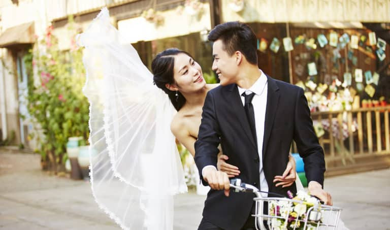 Trong những gia đình mà cả hai vợ chồng thường xuyên cùng nhau đi tập thể dục thì thói quen ăn uống, ngủ nghỉ của họ sẽ hài hòa hơn, giúp giảm bớt căng thẳng cho tim mạch. Nếu đôi bên thường xuyên xảy ra mâu thuẫn, cãi vã và không mặn mà chuyện chăn gối thì chắc chắn sẽ gây ra những kích thích không lành mạnh cho trái tim.