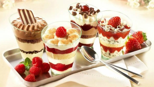 Người bị bệnh dạ dày nên tránh xa các món tráng miệng bằng bánh ngọt, nếu đói thì có thể chọn các loại thực phẩm có mật độ dinh dưỡng cao như rau và trái cây tươi ít ngọt, các sản phẩm từ sữa, các sản phẩm từ đậu nành...