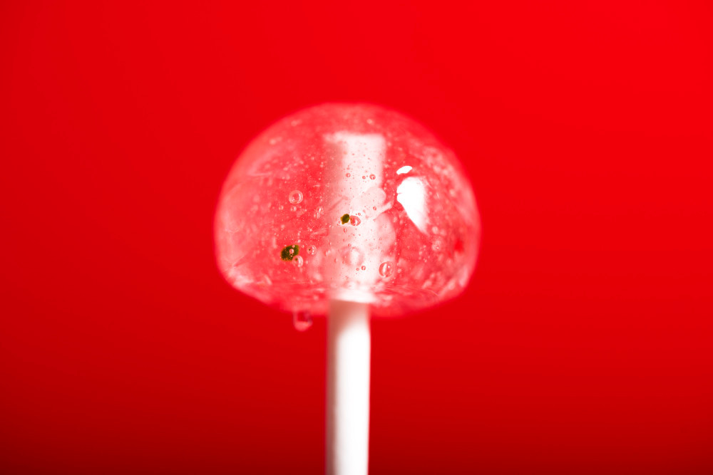 Đối với những người có vấn đề về đường tiêu hóa, ăn đồ ngọt sẽ càng kích thích đường tiêu hóa, gây tiết axit dạ dày quá mức và tăng khả năng bị viêm nhiễm đường tiêu hóa, ảnh hưởng trực tiếp đến hấp thụ dinh dưỡng, gây hại cho cơ thể.