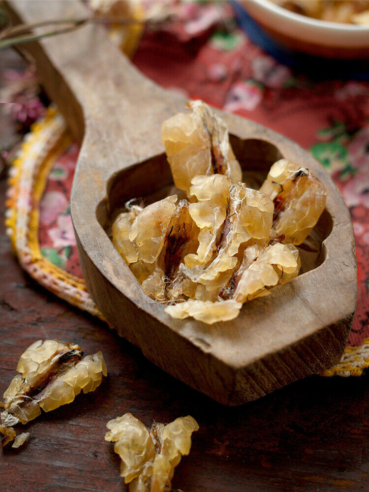 Nghe thì mỹ miều như vậy nhưng thực chất, hasma là các mô mỡ xung quanh ống dẫn trứng của ếch cái được phơi khô. Từ thời xa xưa, hasma được xem như cống phẩm quý hiếm.