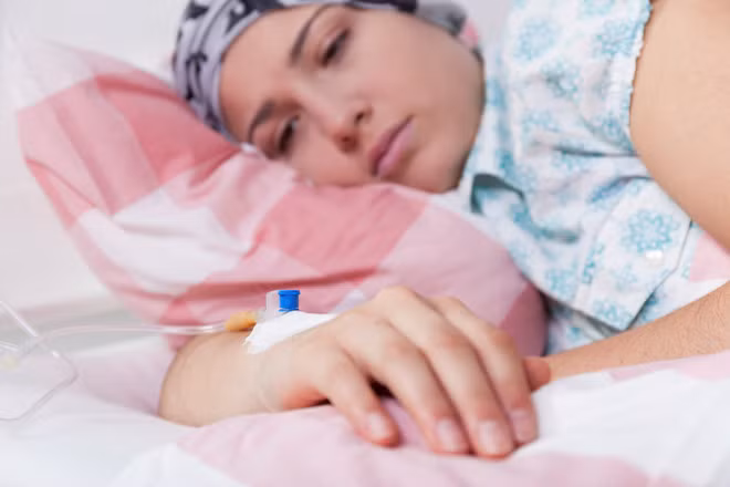 Hàng ngàn chất hóa học được tạo ra trong quá trình hút thuốc, trong đó hơn 70 chất rõ ràng là chất gây ung thư, chẳng hạn như Nicotin, Formaldehyde, Hydrocacbon thơm đa vòng, chì và Asen... Ảnh minh họa.