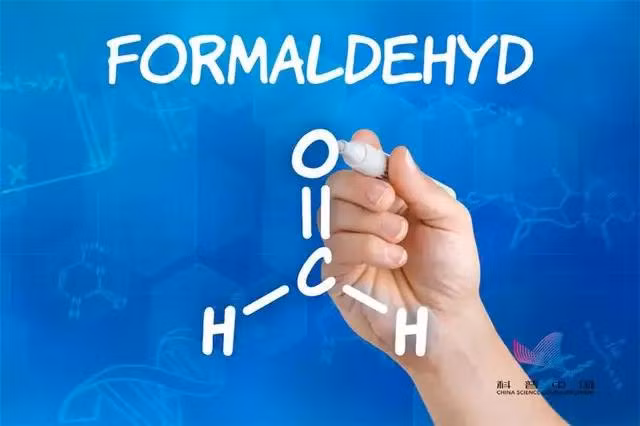  Chất gây ung thư phổ biến trong nhà vệ sinh: Đầu tiên là Formaldehyde - đây là một chất khí không màu và gây khó chịu, nhất là đồ nội thất mới, đồ vệ sinh cá nhân, chẳng hạn như sơn móng tay, dầu gội đầu, dầu xả, kem dưỡng da trẻ em, sữa tắm, sữa rửa mặt, bóng mắt,... Ảnh minh họa.