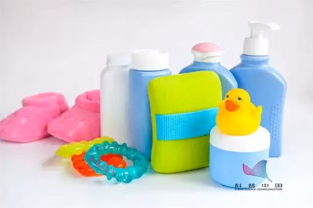 Chúng thường chứa chất bảo quản Bronopol và Imidazolidinyl ureas, là những chất bảo quản thường được sử dụng có thể giải phóng một lượng Formaldehyde nhất định. Các hợp chất này và Formaldehyde đều được liệt vào danh sách các chất gây ung thư ở người. Ảnh minh họa.