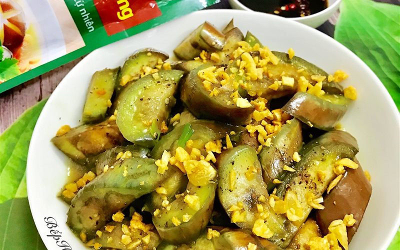 Đặc biệt khi kết hợp với cà tím, nó có thể tạo ra hiệu quả chống ung thư tốt hơn. Theo một số chuyên gia, cà tím và tỏi kết hợp với nhau có thể phá hủy nguồn dinh dưỡng của tế bào ung thư, khiến tế bào ung thư "chết đói".