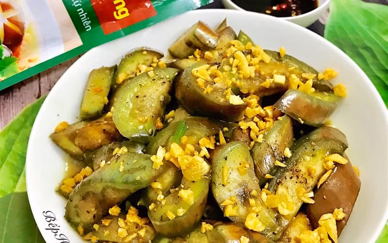 Đặc biệt khi kết hợp với cà tím, nó có thể tạo ra hiệu quả chống ung thư tốt hơn. Theo một số chuyên gia, cà tím và tỏi kết hợp với nhau có thể phá hủy nguồn dinh dưỡng của tế bào ung thư, khiến tế bào ung thư "chết đói".