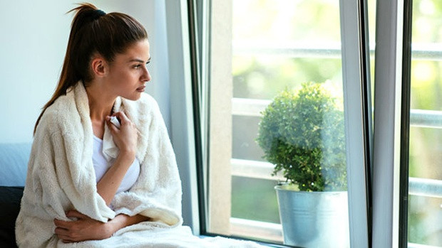 Một khi khối này mọc trong mũi đủ lớn để gây tắc nghẽn đường thở thì rất có thể có là dấu hiệu bị ung thư vòm họng. Vị trí của vòm họng là phía trên thực quản và cổ họng. Có 5 dấu hiệu sau đâu để phân biệt, đâu là nghẹt mũi thông thường và đâu là nghẹt mũi do khối u.