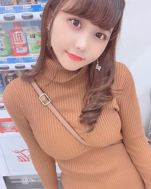 Có một điều khá thú vị là, những đoạn video Chiba Nanaki đi dạo phố rất bình thường, không hề có cảnh dàn dựng, không có cao trào, không có tiết tấu giật gân thế nhưng vẫn thu hút người xem.