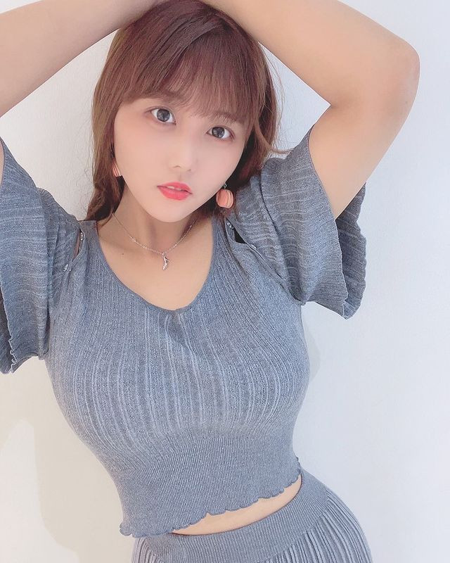 Theo người hâm mộ của Chiba Nanaki, họ yêu thích cô nàng bởi chỉ diện những bộ đồ rất đơn giản nhưng hot girl vẫn vô cùng gợi cảm, nóng bỏng, hành động cũng tự nhiên, duyên dáng.