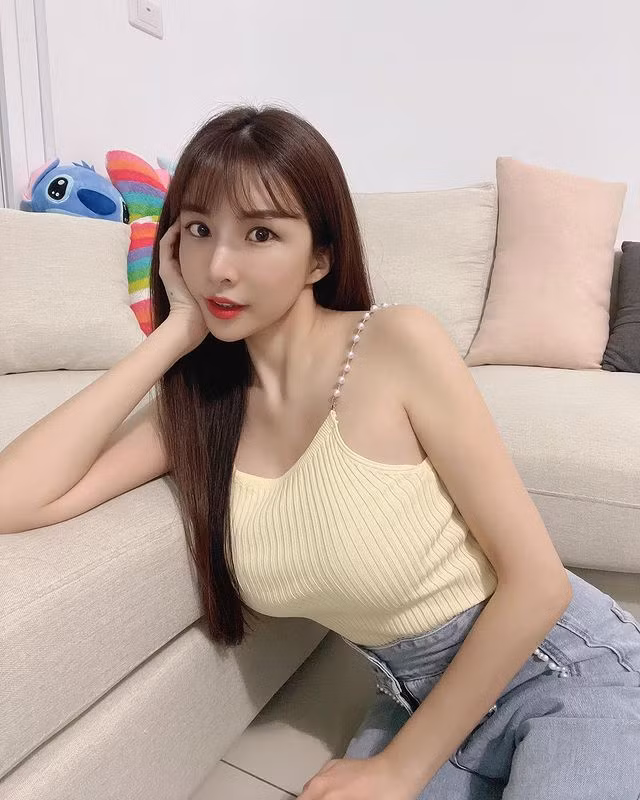 Người hâm mộ Tô Tâm Ninh cho biết, thần tượng của họ không chỉ xinh đẹp, nóng bỏng mà còn vô cùng tốt tính, thân thiện, không ngại giải đáp những thắc mắc của người hâm mộ.