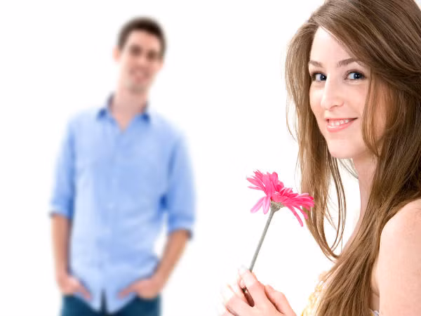 Uống 2 cốc cà phê mỗi ngày làm giải phóng dopamine được gọi là hóa chất hạnh phúc, giúp cải thiện tâm trạng và khiến bạn vui vẻ hơn. 