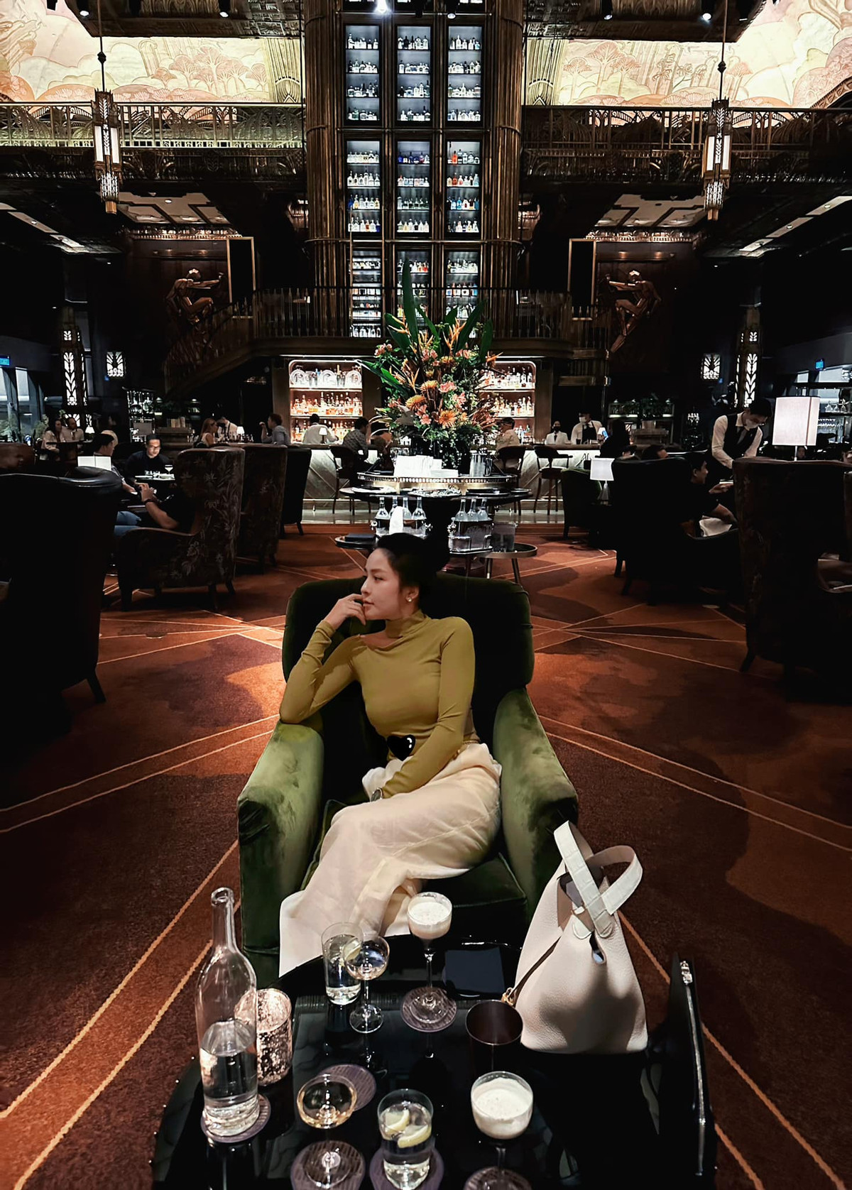 Mỗi bài đăng của cô thời điểm sau đó luôn gây chú ý, và phía dưới phần bình luận xuất hiện khá nhiều câu nói chỉ trích, thậm chí dùng những lời lẽ xúc phạm, lăng mạ Trâm Anh.