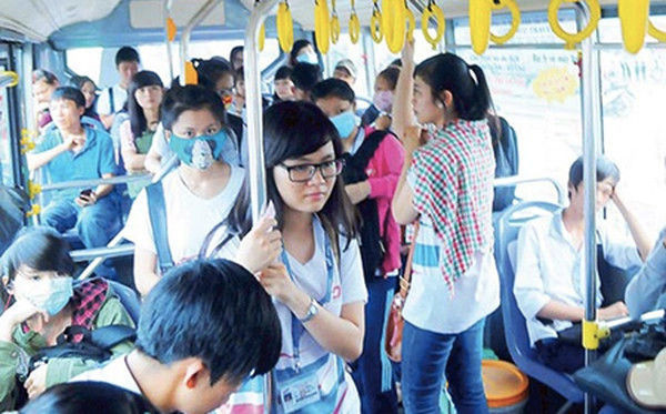 Nhường ghế nơi công cộng là một văn hoá, bởi vậy nó rất khác nhau ở các quốc gia. Ở Việt Nam xem đây là một hành động đẹp và được xem là chuẩn mực đạo đức.