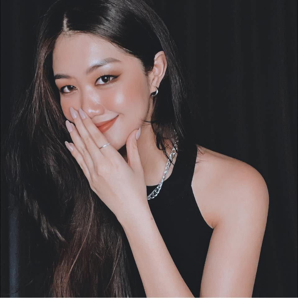 Gương mặt chuẩn Á Đông cùng vóc dáng quyến rũ của mỹ nhân Đà Nẵng luôn nhận về "mưa lời khen".