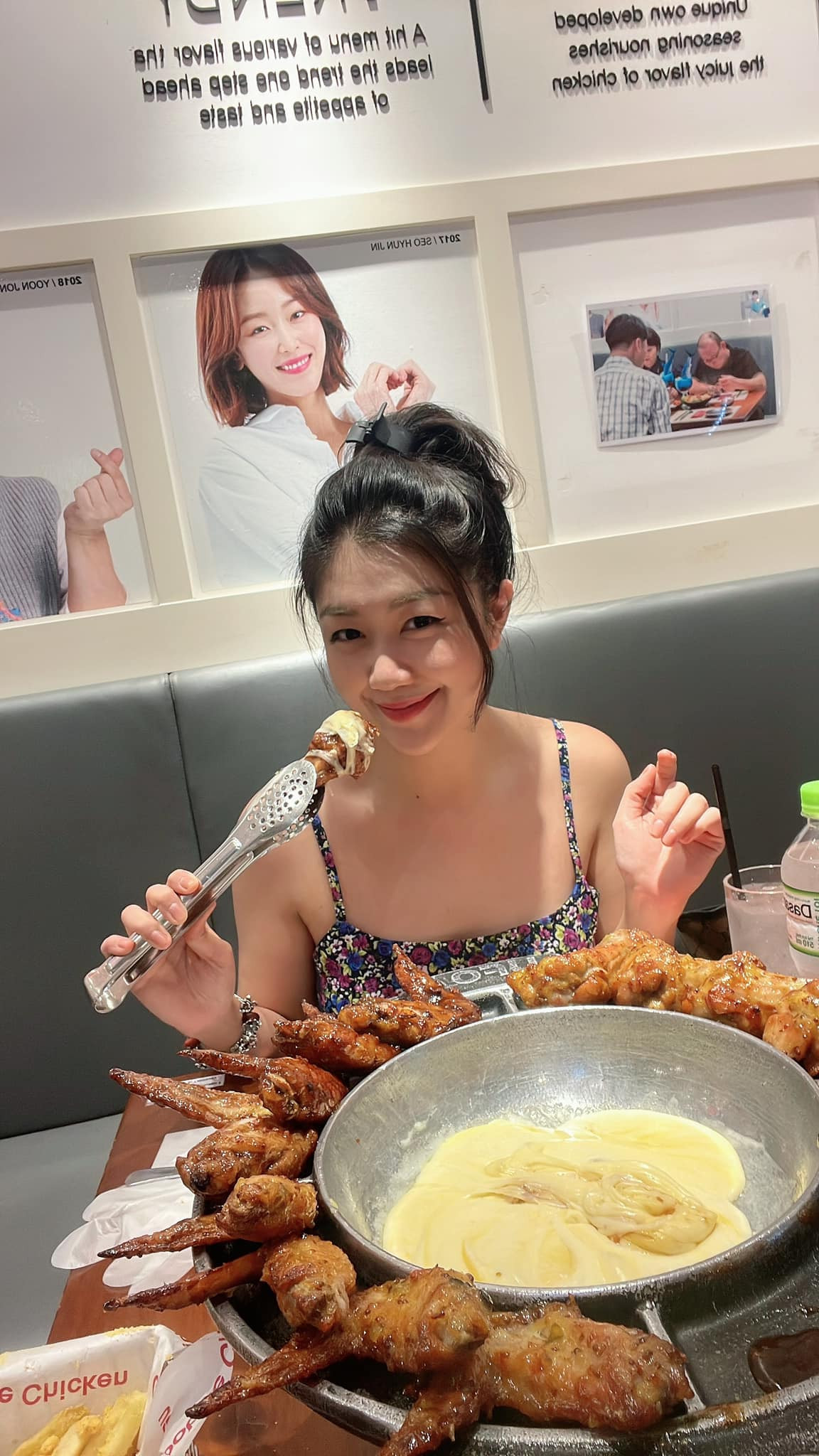 Trên trang cá nhân, cô thường xuyên chia sẻ những hình ảnh đời thường gần gũi.