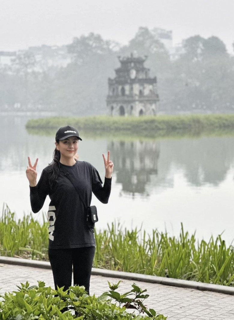 Được biết, cựu hot girl Hà thành có cơ duyên gặp gỡ bạn trai năm 16 tuổi. Cả hai đã có 10 năm quen biết và yêu nhau trước khi quyết định về chung một nhà. Ảnh: FBNV