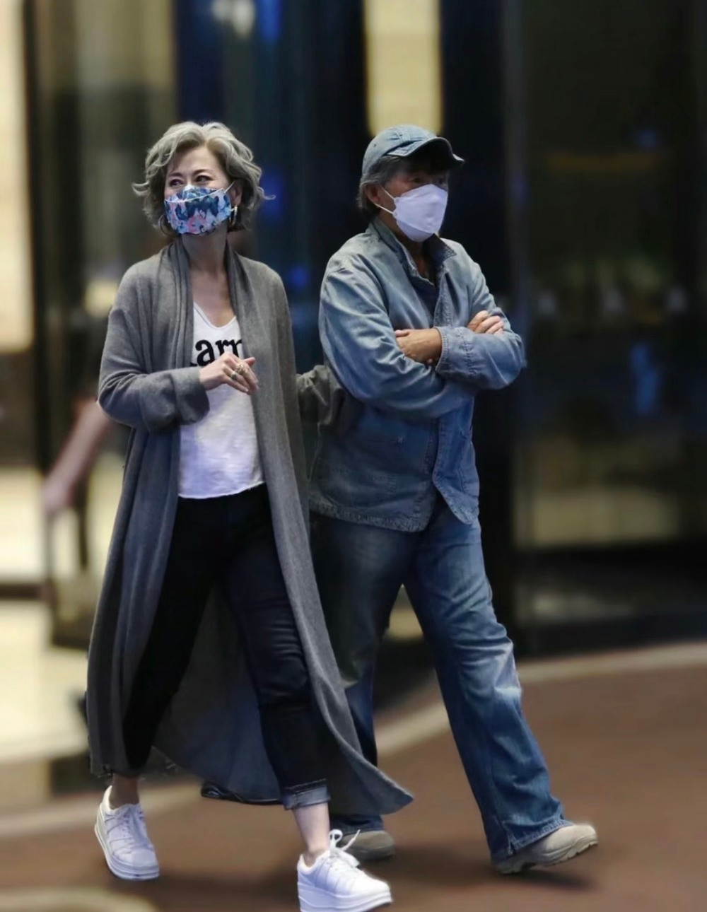 Ngay sau khi đăng tải, loạt ảnh về các cụ bà này đã nhanh chóng thu hút sự chú ý của người dùng mạng.