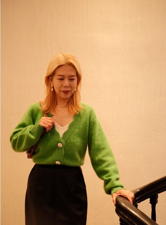 Cụ bà này được biết đến là một blogger thời trang nổi tiếng tại Thượng Hải.