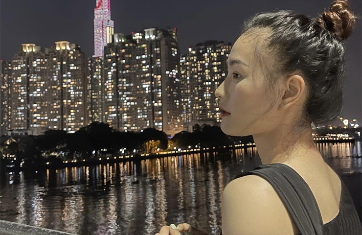 Kim Thanh cũng sở hữu chiều cao vượt trội là 1m78. Cô có lối chơi máu lửa, quyết liệt cả ở vị trí phụ công lẫn chủ công.