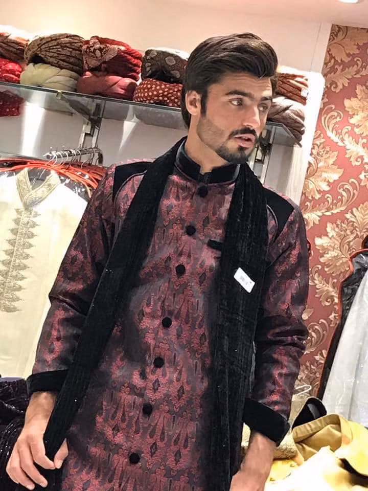 Nhờ một bức ảnh vô tình mà Arshad trở nên nổi tiếng và "đổi đời" với các công việc mới, cho anh nhiều trải nghiệm và cả nguồn thu nhập ổn định.