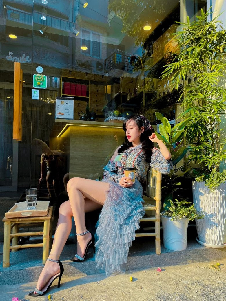 Thời gian trước Bà Tưng liên tục diện những trang phục ngắn cũn, gợi cảm để thu hút tương tác.