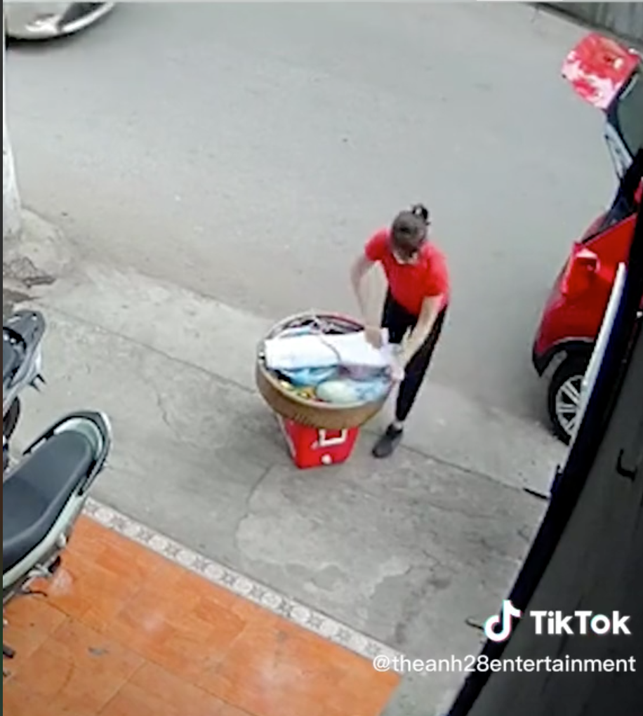 Rất nhiều người bày tỏ thích thú về cách "bán hàng vì đam mê" của bà chủ hàng. Ảnh: Chụp màn hình