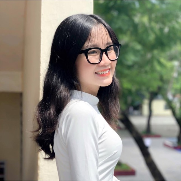 Trà My hiện đang theo học tại trường Đại học RMIT. Ngoài ra, cô nàng cũng vừa khởi nghiệp với một cửa hàng mỹ phẩm để thực hiện ước mơ kinh doanh đã ấp ủ từ lâu.