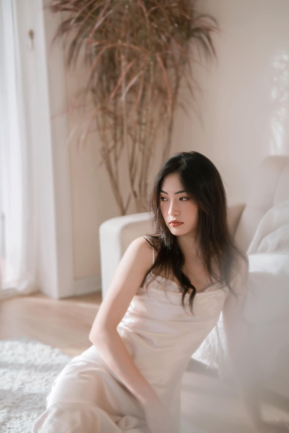 Việt Hương sở hữu chiều cao 1,78m, thân hình quyến rũ, gương mặt thần thái.