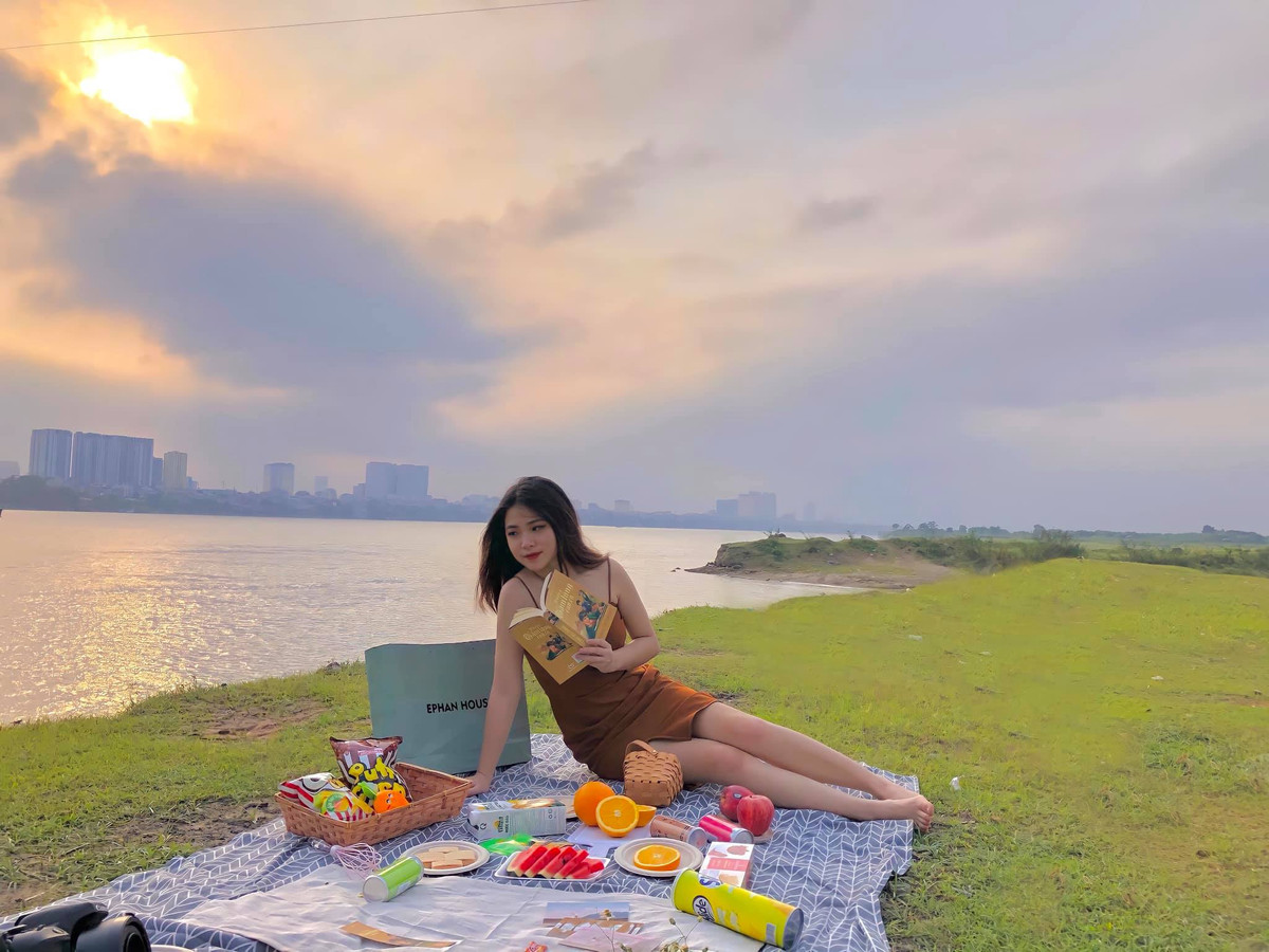 Với không gian rộng lớn, tầm nhìn vô cùng đẹp, nơi đây là địa điểm cắm trại lý tưởng ngay Hà Nội. Ảnh: Internet