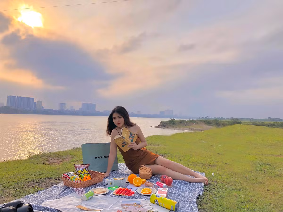 Với không gian rộng lớn, tầm nhìn vô cùng đẹp, nơi đây là địa điểm cắm trại lý tưởng ngay Hà Nội. Ảnh: Internet