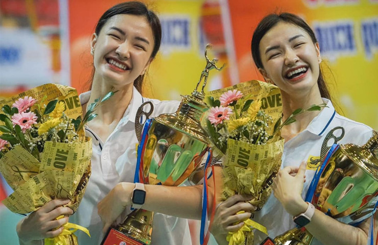 Đặng Thị Kim Thanh là phụ công xinh đẹp của VTV Bình Điền Long An, trên sân khấu là trụ cột quan trọng trong đội hình, ngoài đời cô nàng còn "đốn tim" với nhan sắc rạng ngời, nụ cười tươi rói.