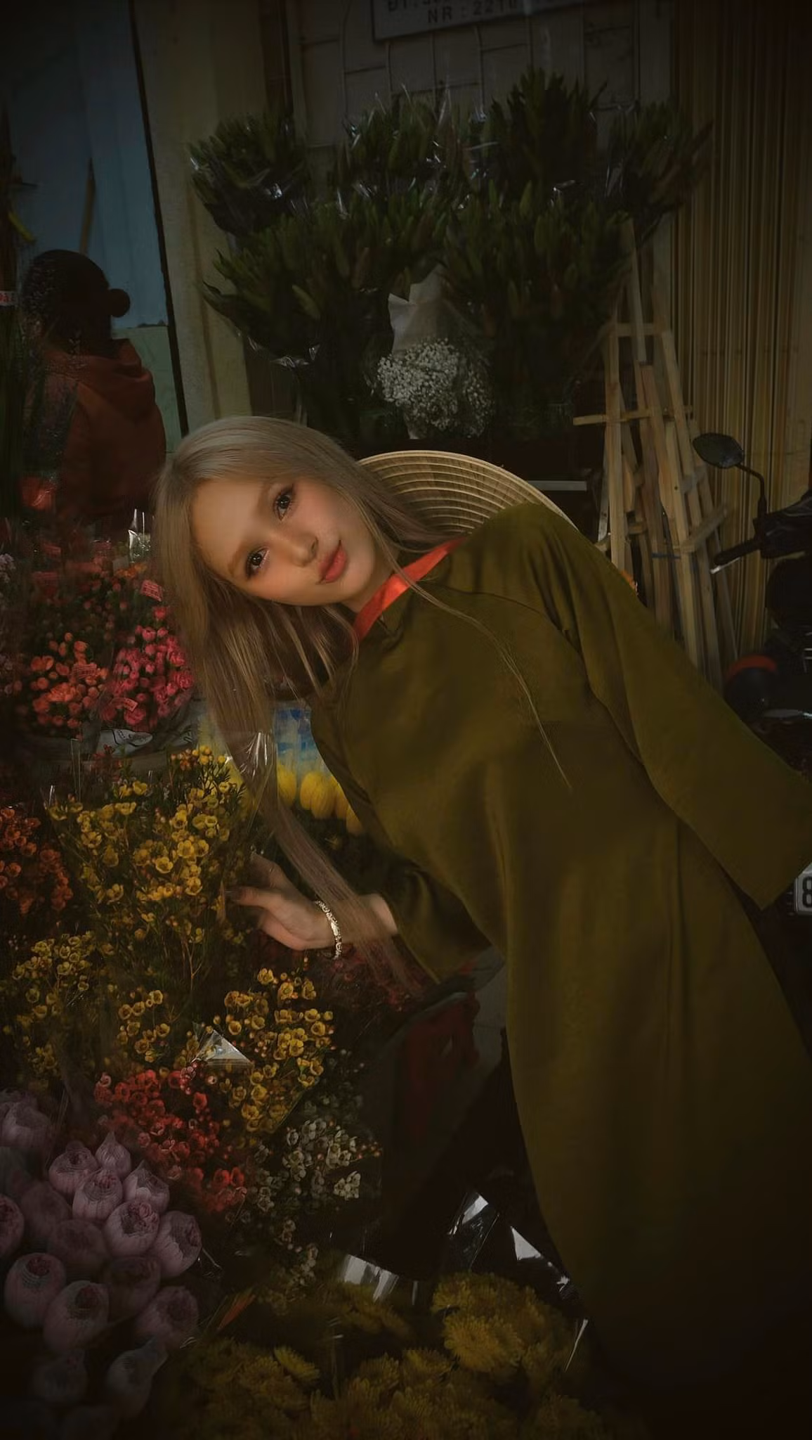 Hình ảnh nền nã, dịu dàng cùng nhan sắc trong trẻo của Xoài Non khiến ai nấy đều không khỏi xuýt xoa.