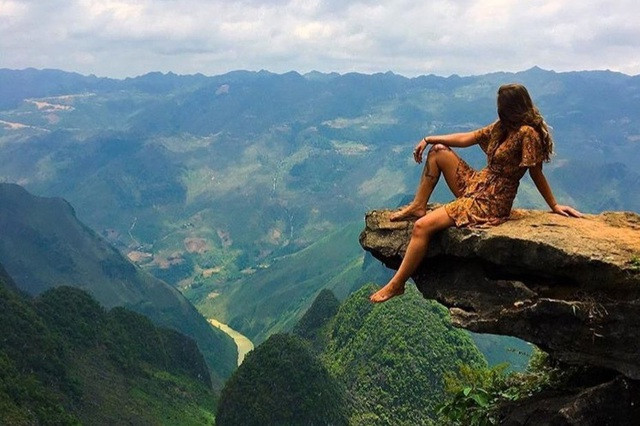 Mỏm đá tử thần này chỉ phù hợp với các bạn đam mê sống ảo mà không sợ độ cao hoặc yếu bóng vía bởi đường leo khá nguy hiểm.