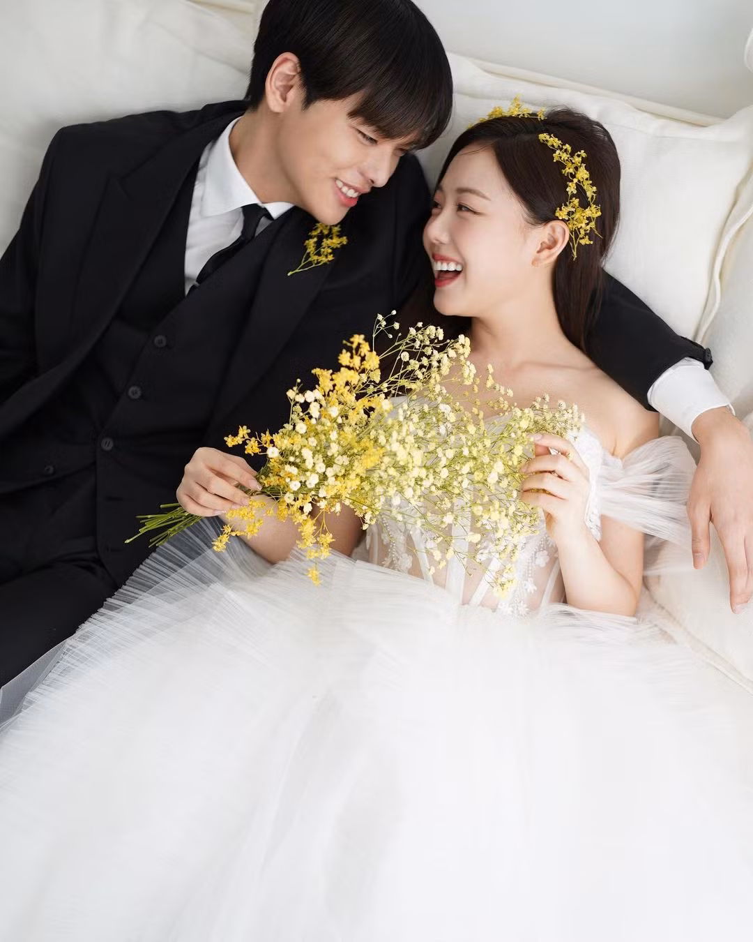 Thậm chí, trong lần đi du lịch tại Mỹ, Hong Young Ki khiến một số nam sinh trung học nhầm tưởng là bằng tuổi và tới xin số điện thoại của cô.