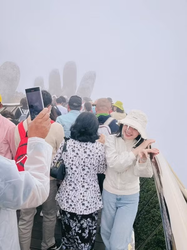 Theo như chia sẻ, cô gái phải dành dụm tiền lì xì suốt nhiều năm để có chuyến du lịch Đà Nẵng trong mơ. Tuy nhiên chuyến đi này lại không đúng như mong đợi.