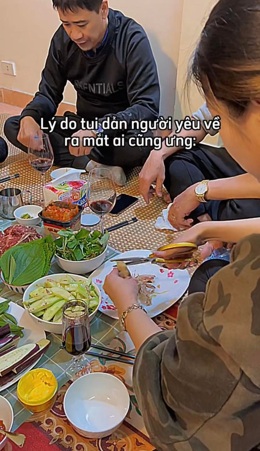 Có tài nội trợ và nấu ăn ngon nên cô gái này nhanh chóng được lòng nhà bạn trai, thậm chí họ còn giục cưới từ những ngày đầu ra mắt.